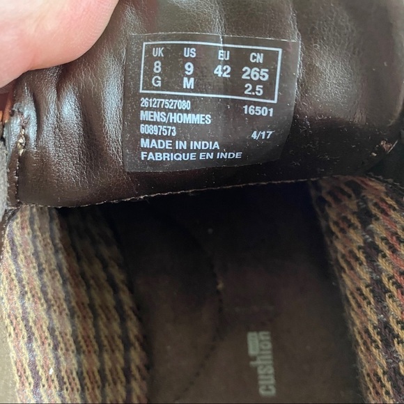 Clarks Collection Folcroft Mid Chukka Boots 9 main image 9